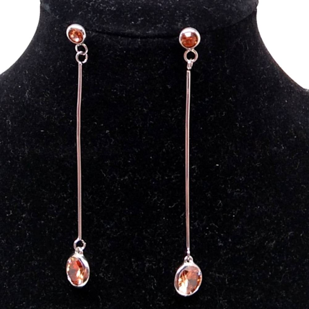Light brown Quartz and Rhodium earrings.